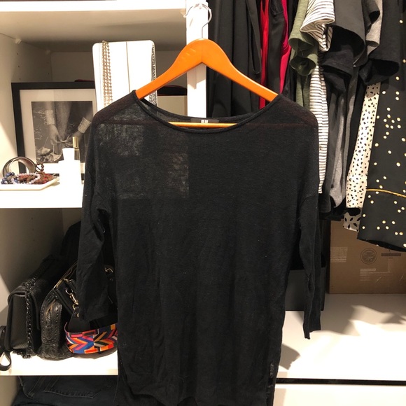 Uniqlo top - Picture 3 of 3